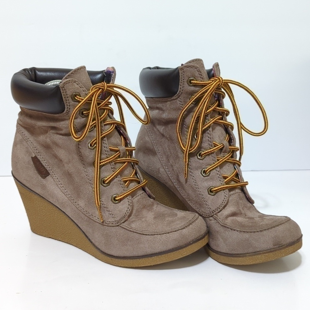 Rock and Candy Sway wedge boot woman's size 7.5